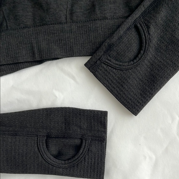 Gymshark Seamless Black Long Sleeve Crop Top - Picture 3 of 5